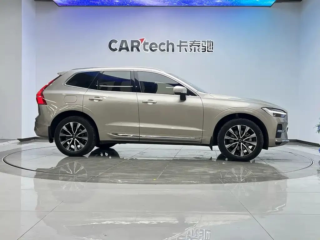 Volvo XC60 — фото 7