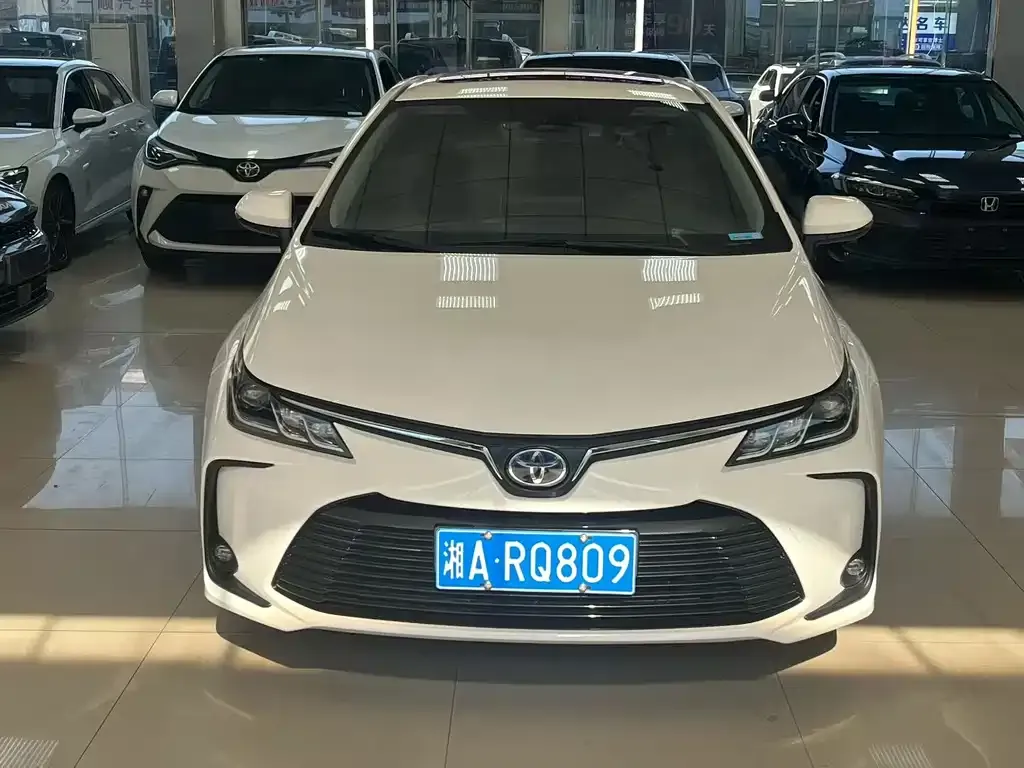 Toyota Corolla — фото 1