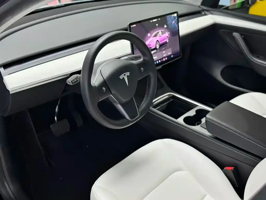 Tesla Model Y — фото 3