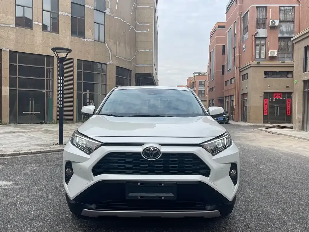 Toyota RAV4 — фото 2