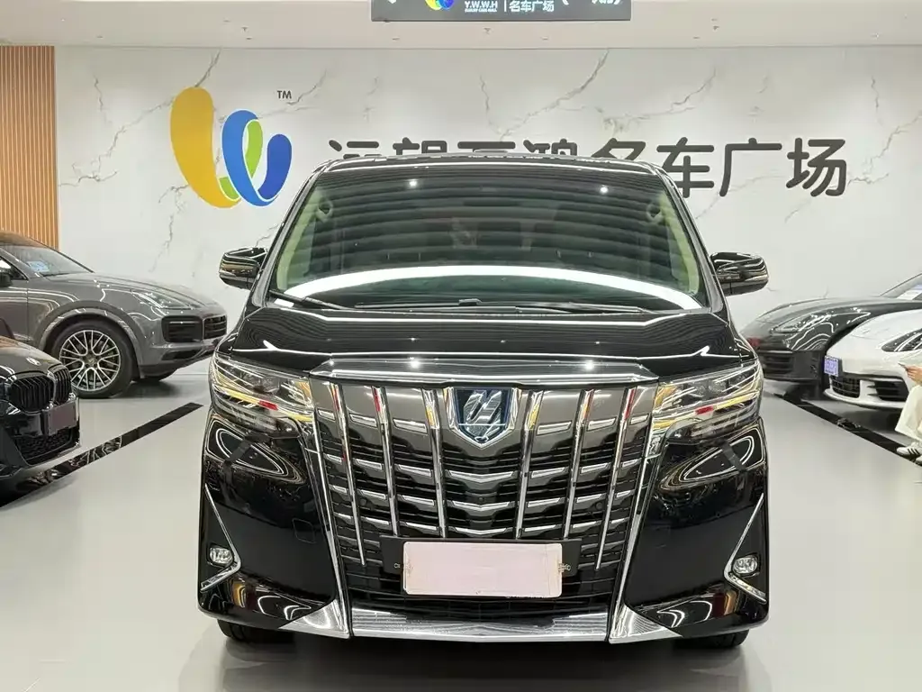 Toyota Alphard — фото 1
