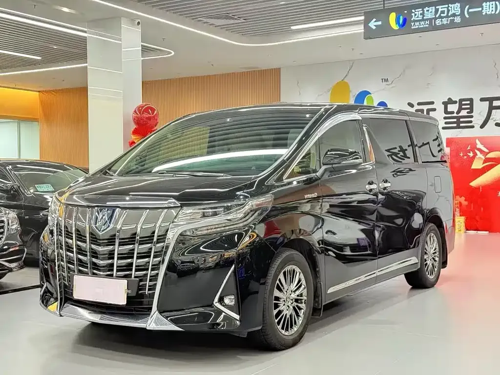 Toyota Alphard — фото 2