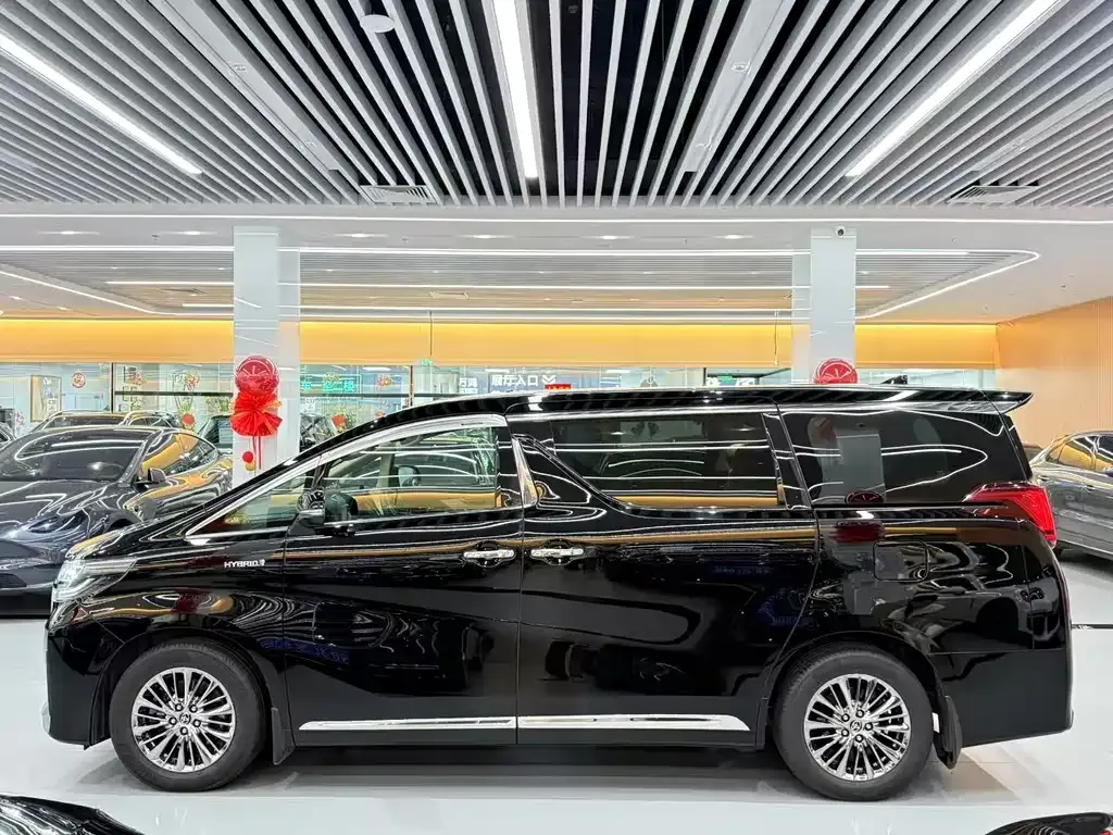 Toyota Alphard — фото 3