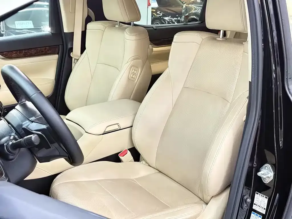 Toyota Alphard — фото 5