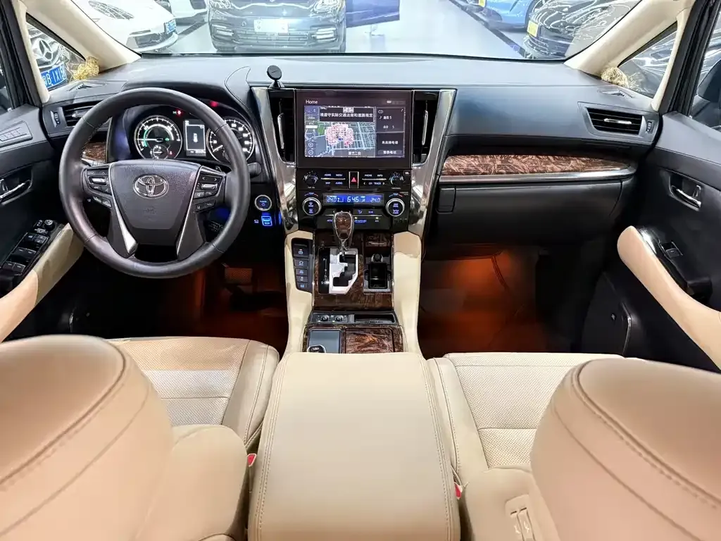 Toyota Alphard — фото 6