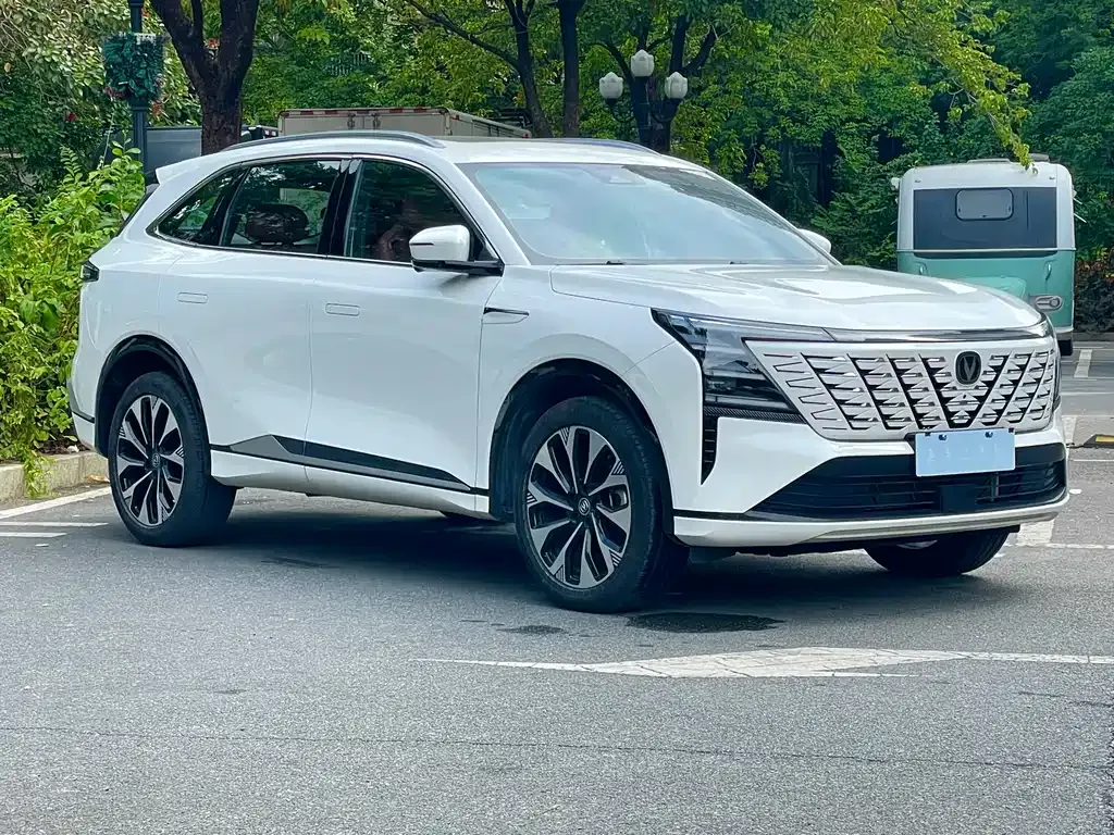 Changan CS75PLUS — фото 3