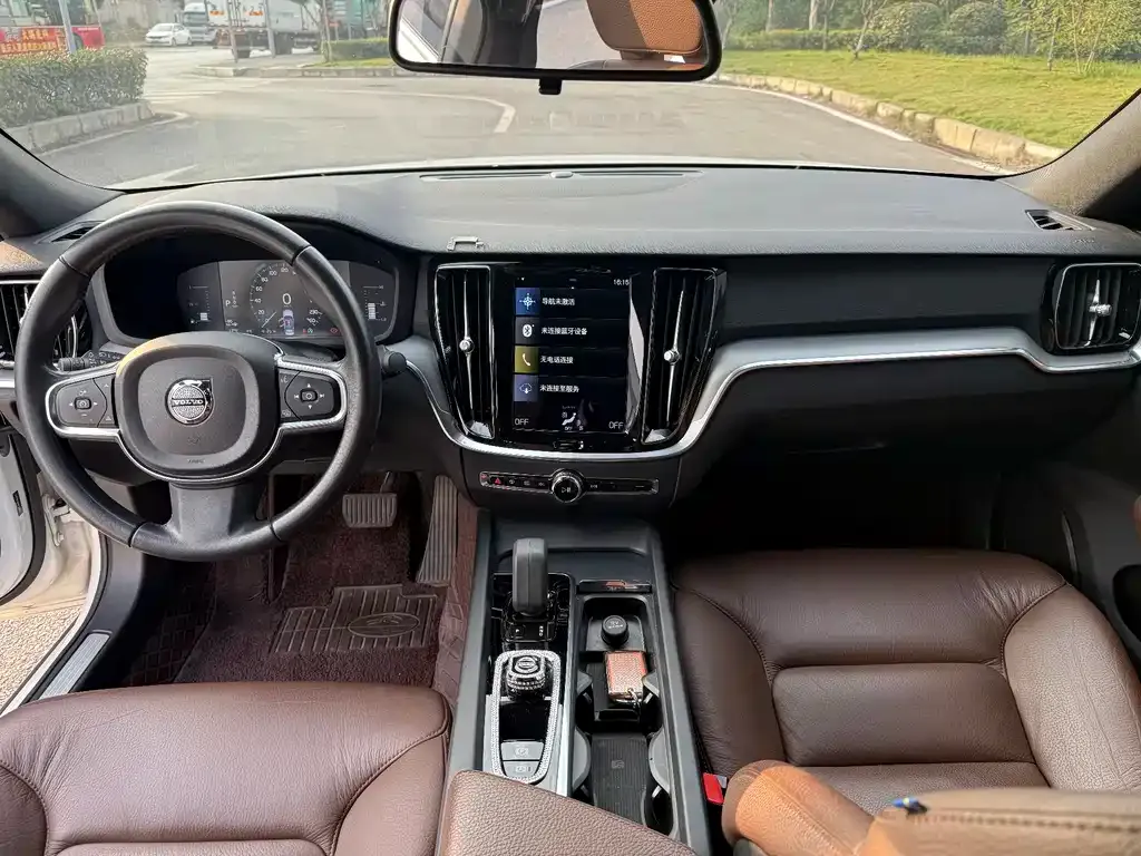 Volvo S60 — фото 10