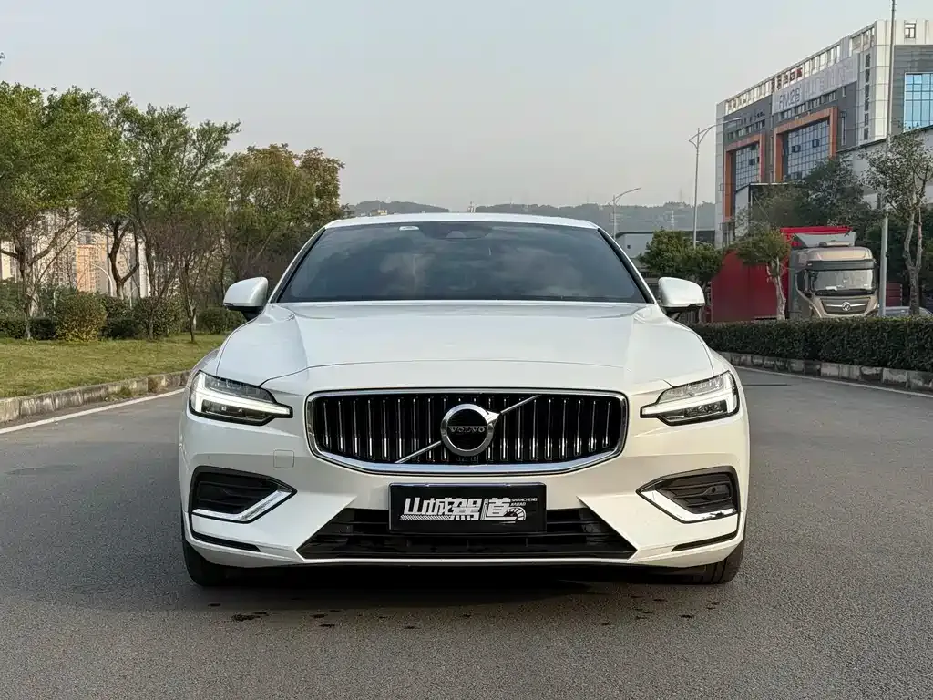 Volvo S60 — фото 2