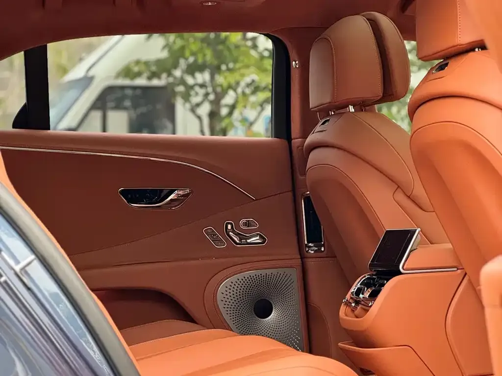 Bentley Flying Spur — фото 6