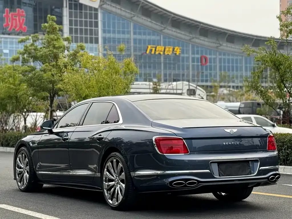Bentley Flying Spur — фото 8