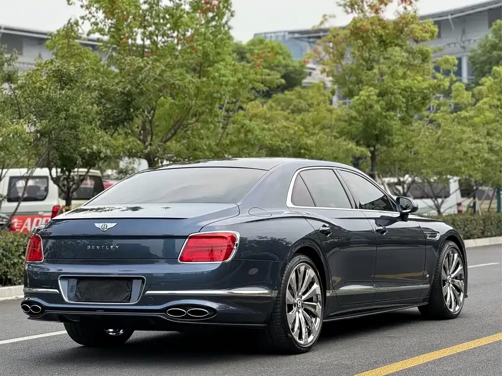 Bentley Flying Spur — фото 9