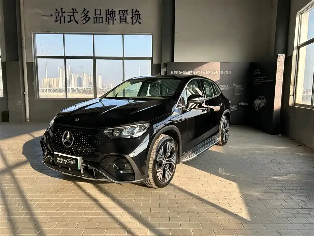 Mercedes-Benz EQE SUV — фото 1