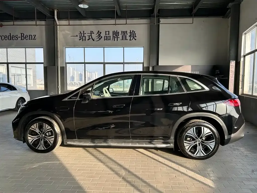 Mercedes-Benz EQE SUV — фото 3