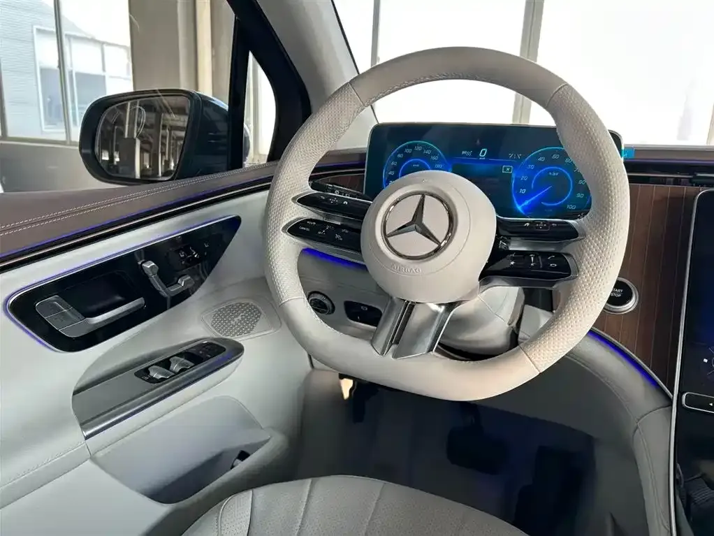 Mercedes-Benz EQE SUV — фото 9