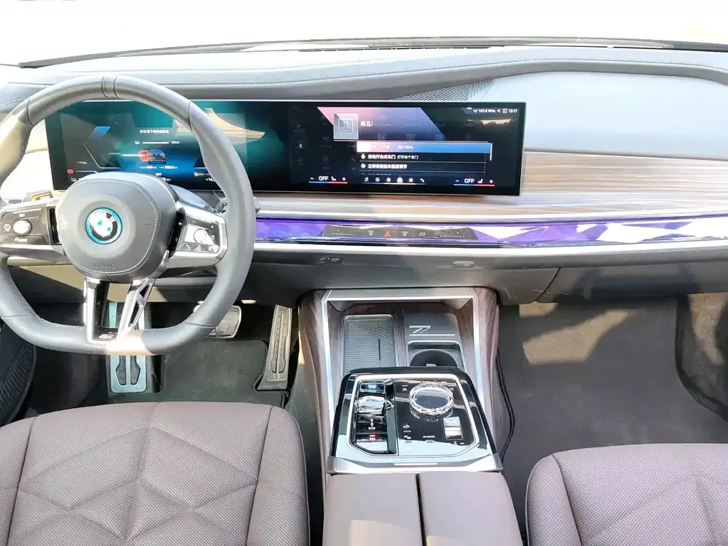BMW i7 — фото 9