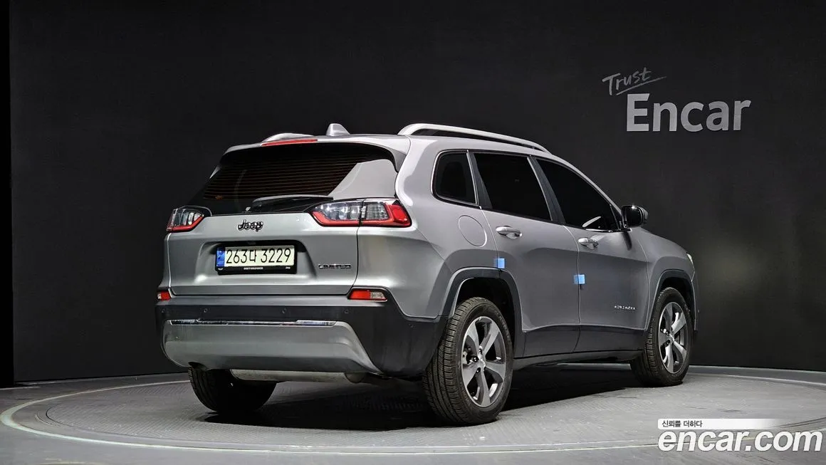 Jeep Cherokee — фото 2