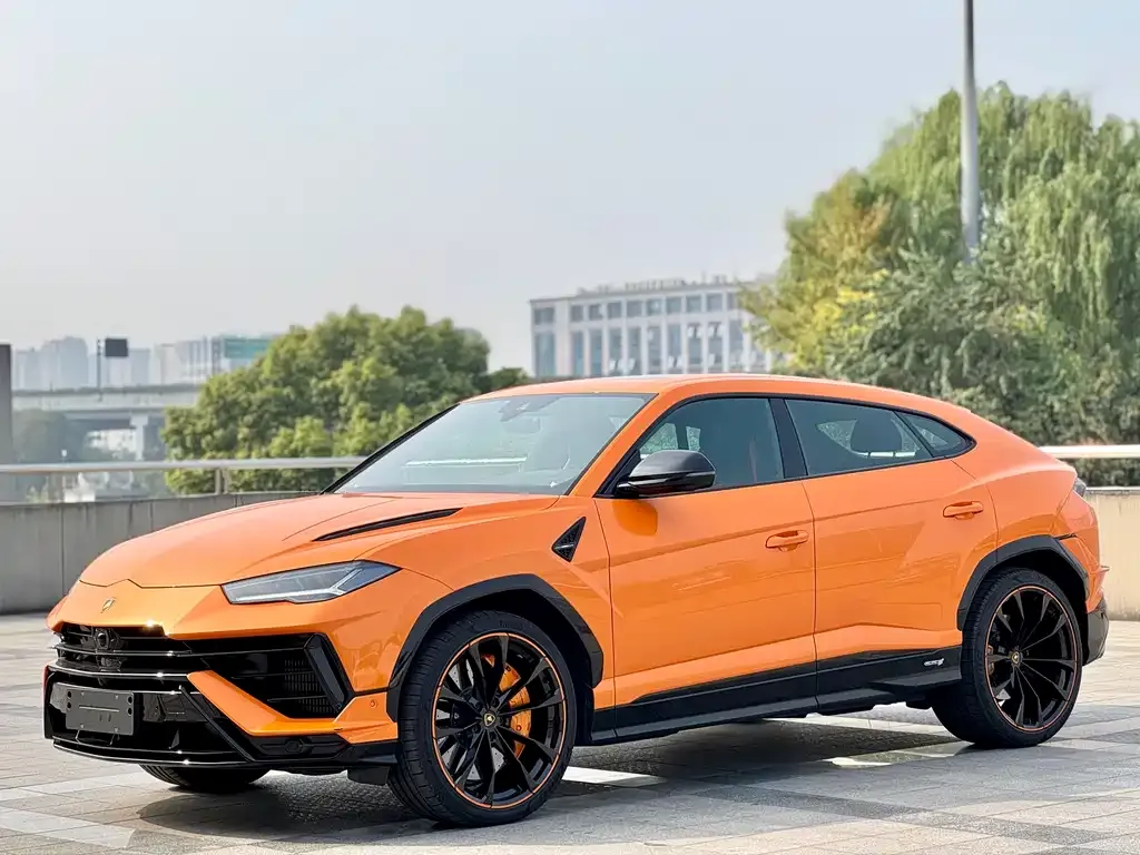 Lamborghini Urus — фото 1