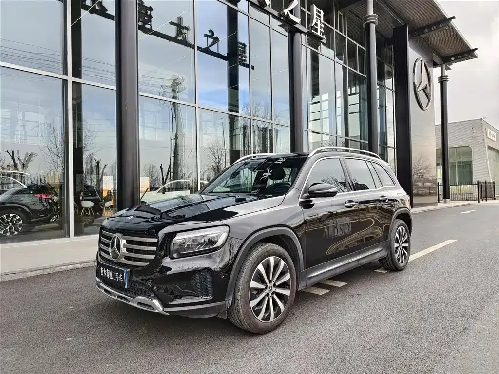 Mercedes-Benz GLB — фото 1