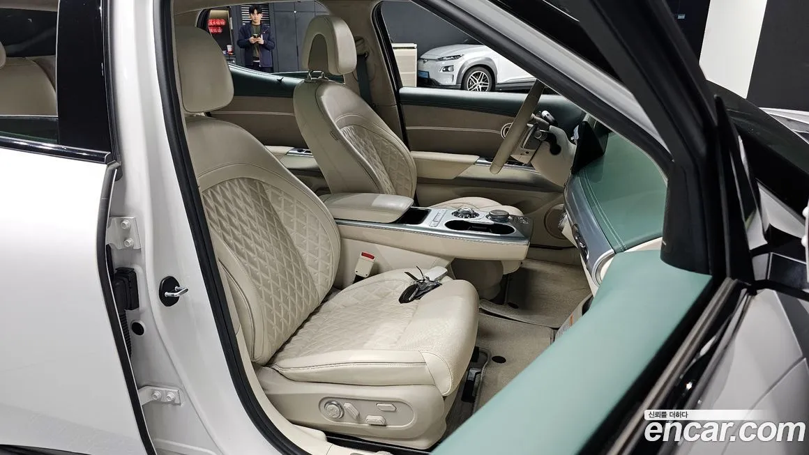 Genesis GV60 — фото 10