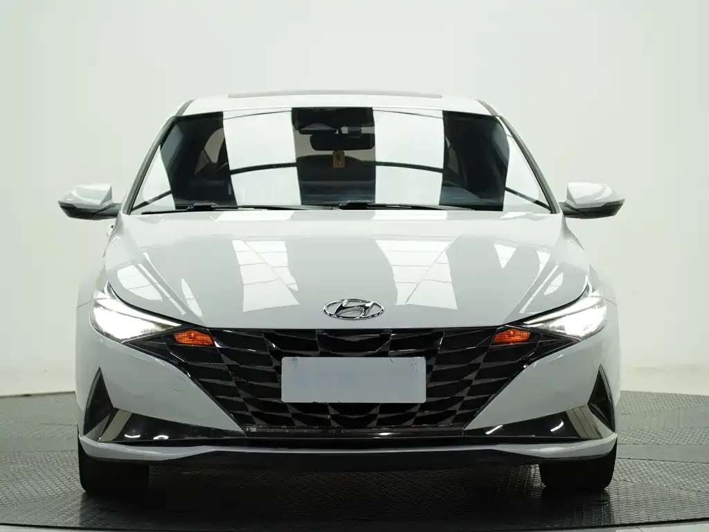 Hyundai Elantra — фото 2