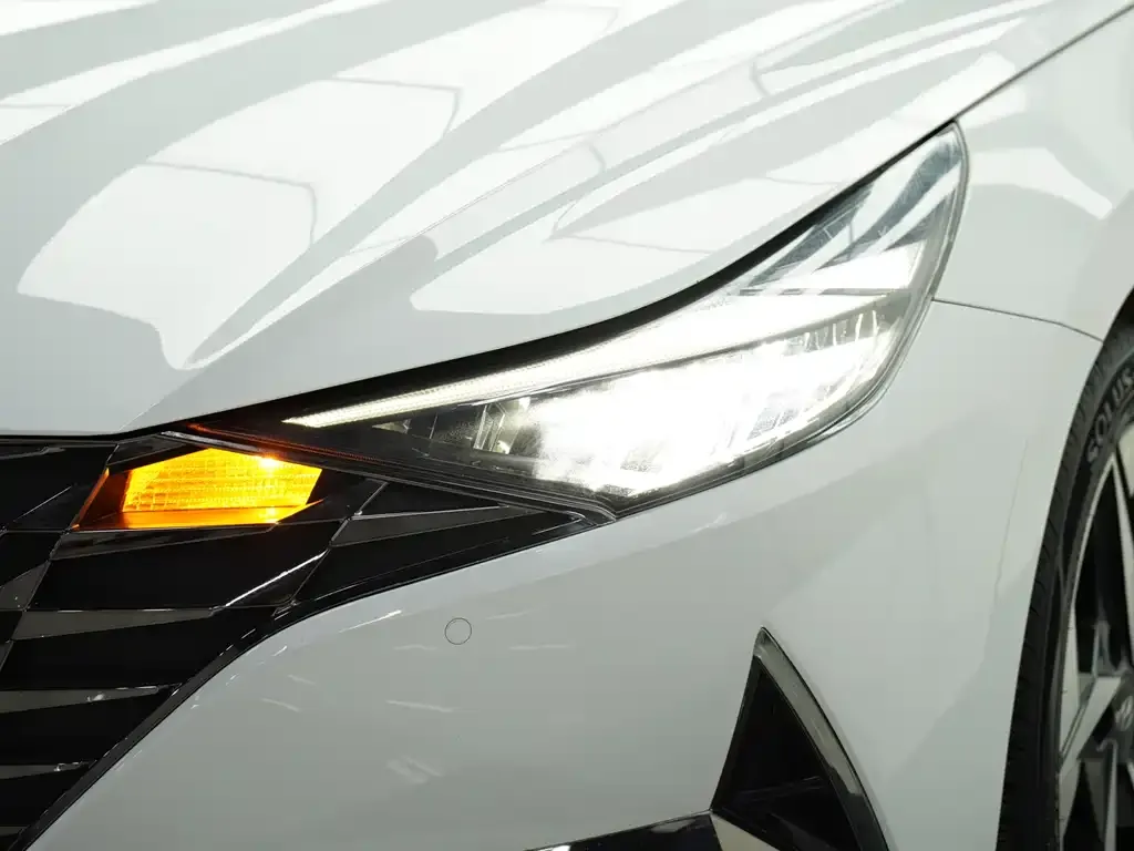 Hyundai Elantra — фото 7