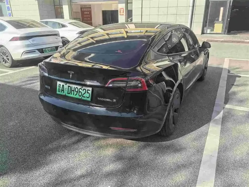 Tesla Model 3 — фото 4