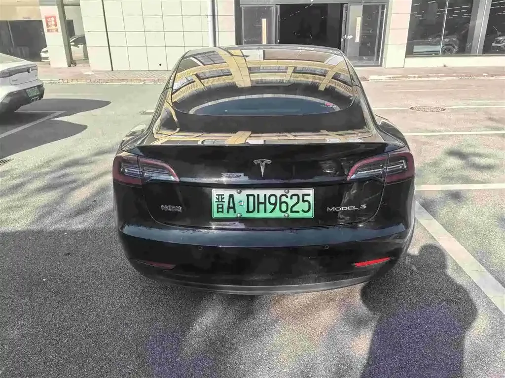 Tesla Model 3 — фото 5