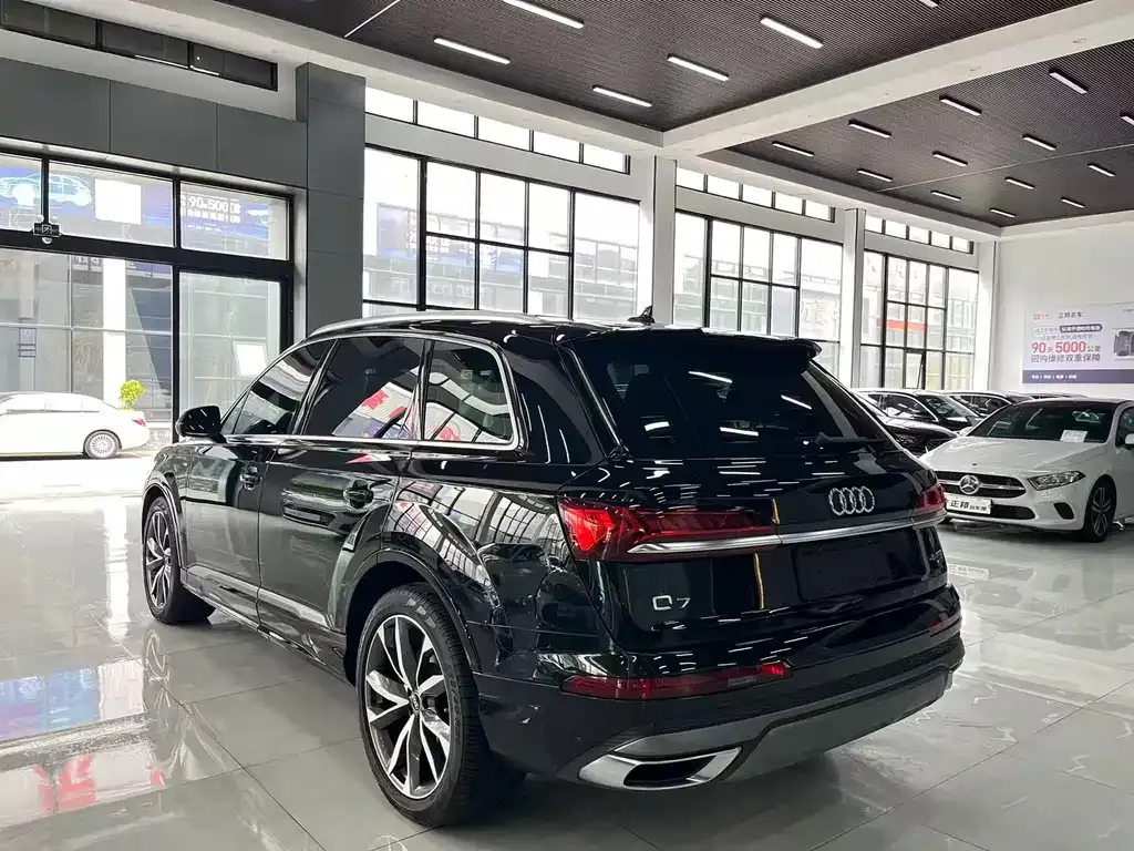 Audi Q7 — фото 5