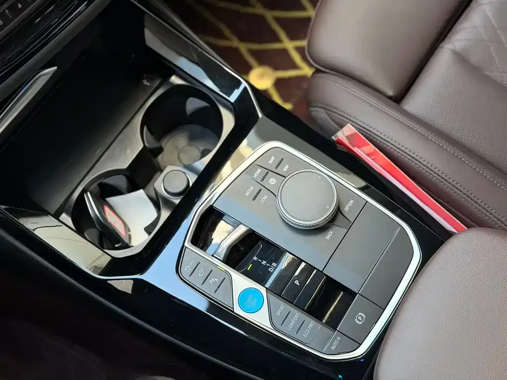 BMW iX3 — фото 8