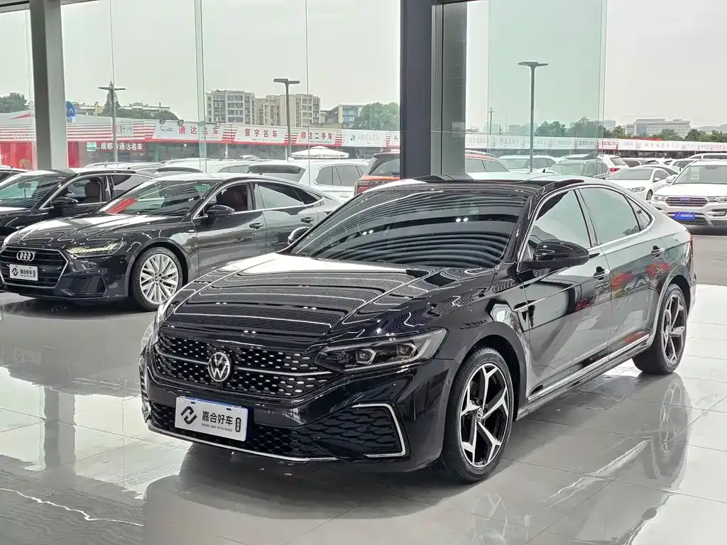 Volkswagen Passat — фото 1