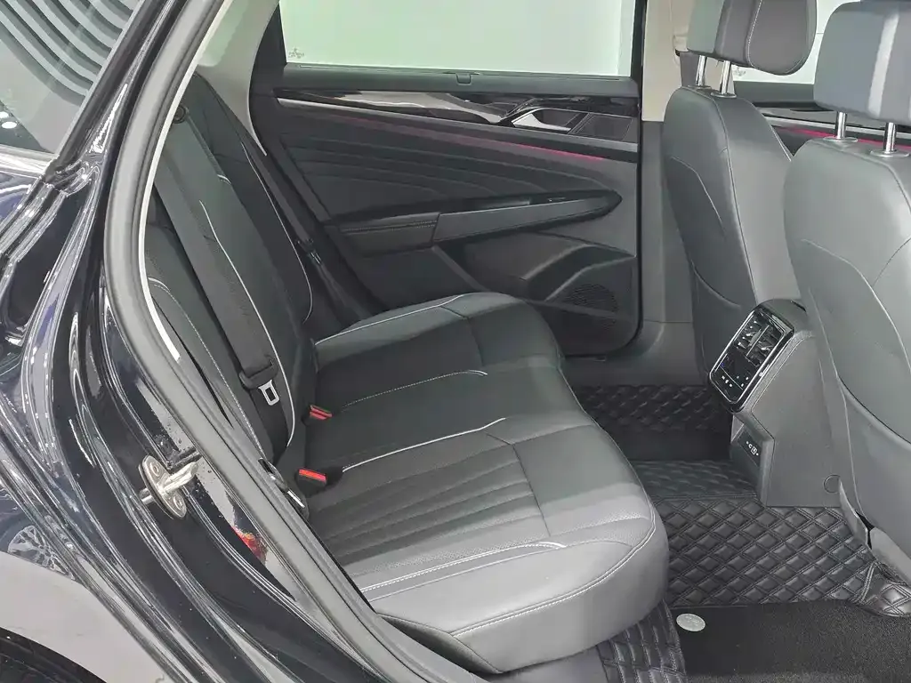 Volkswagen Passat — фото 10