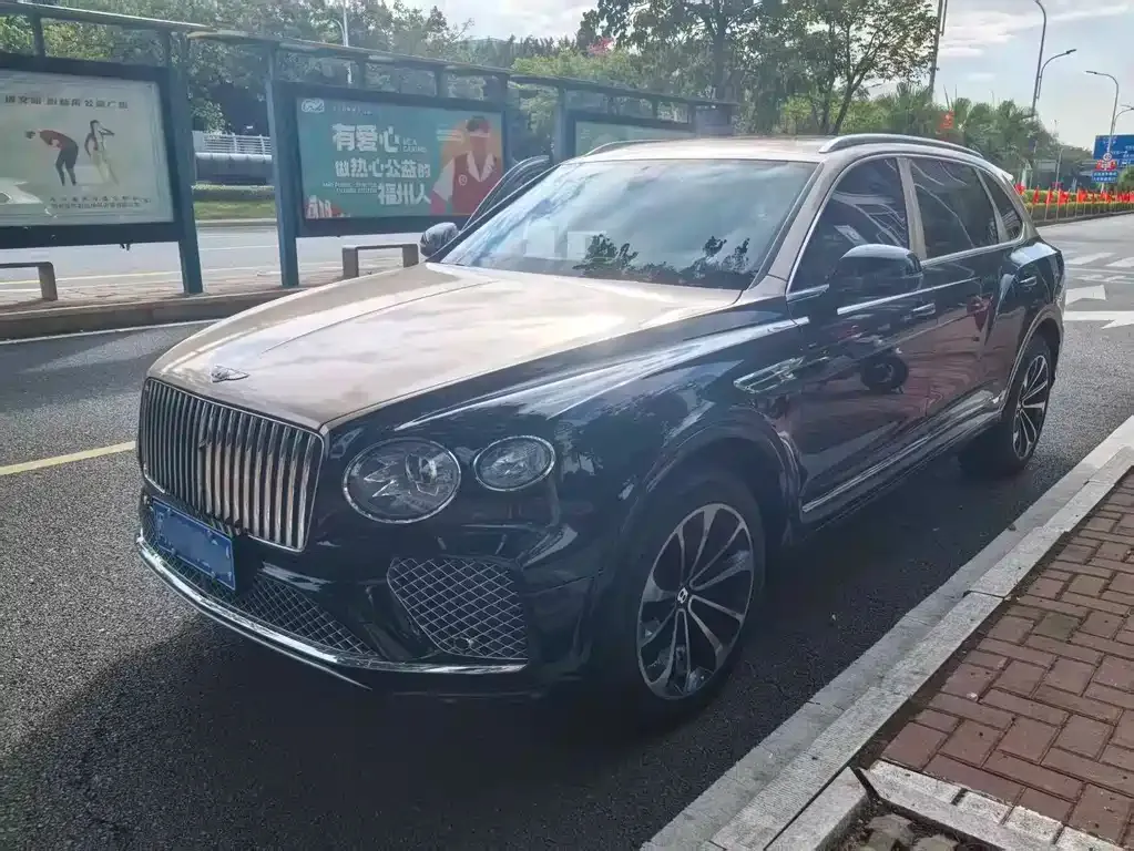 Bentley Bentayga — фото 1