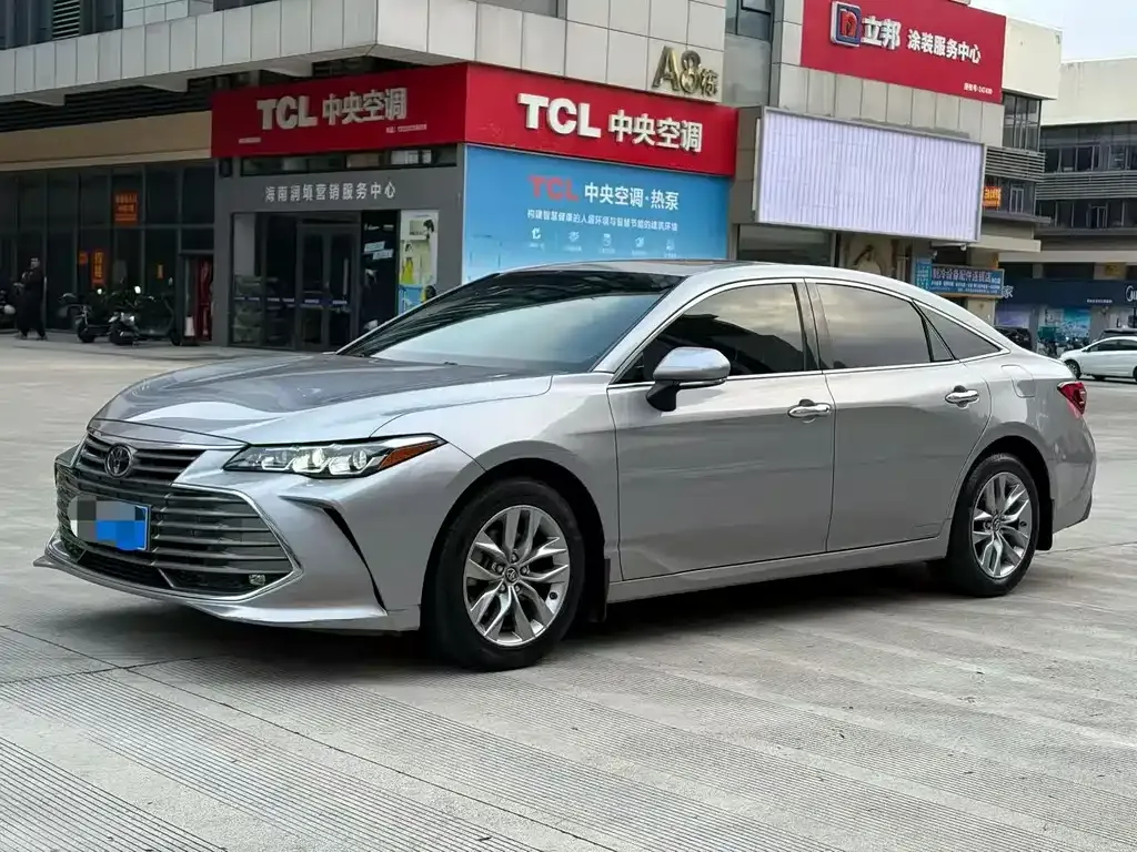 Toyota Avalon — фото 1