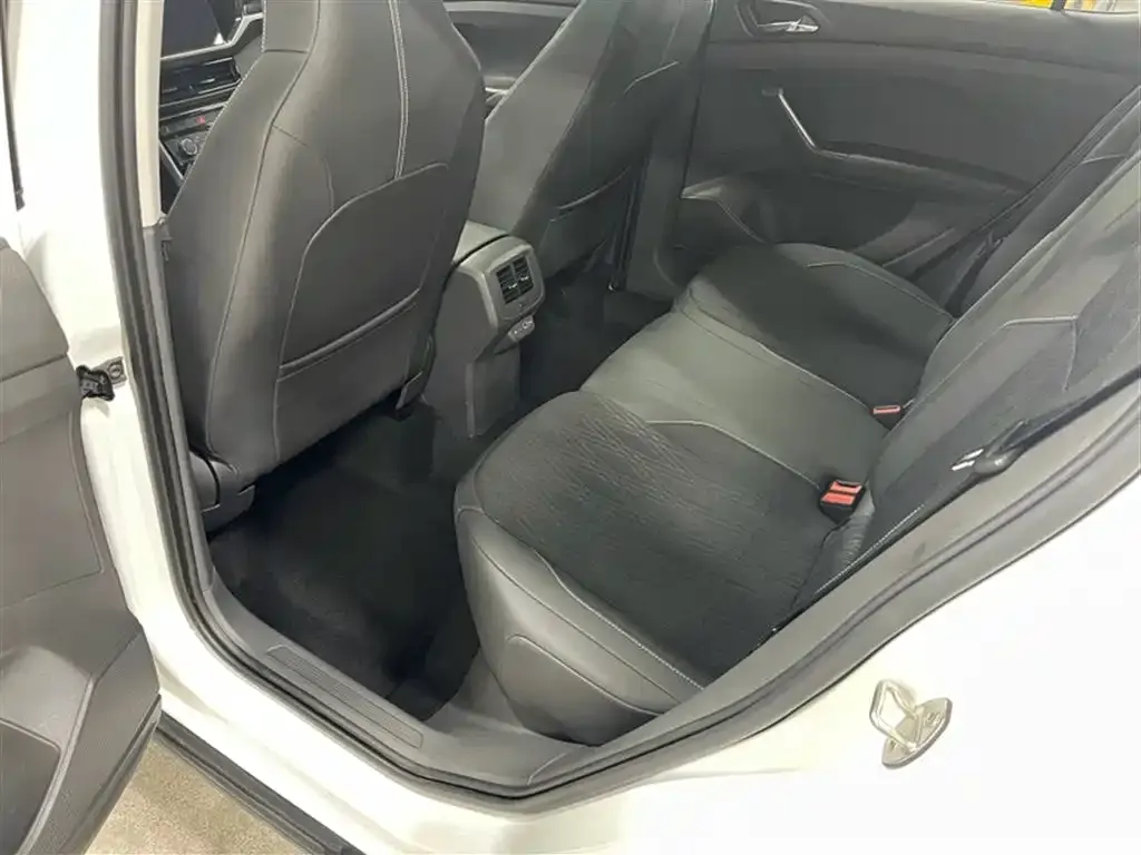 Volkswagen T-Cross — фото 2