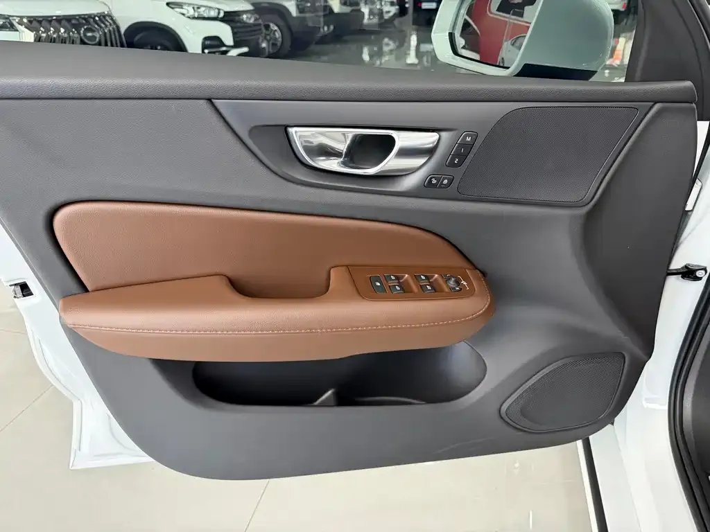 Volvo S60 — фото 10