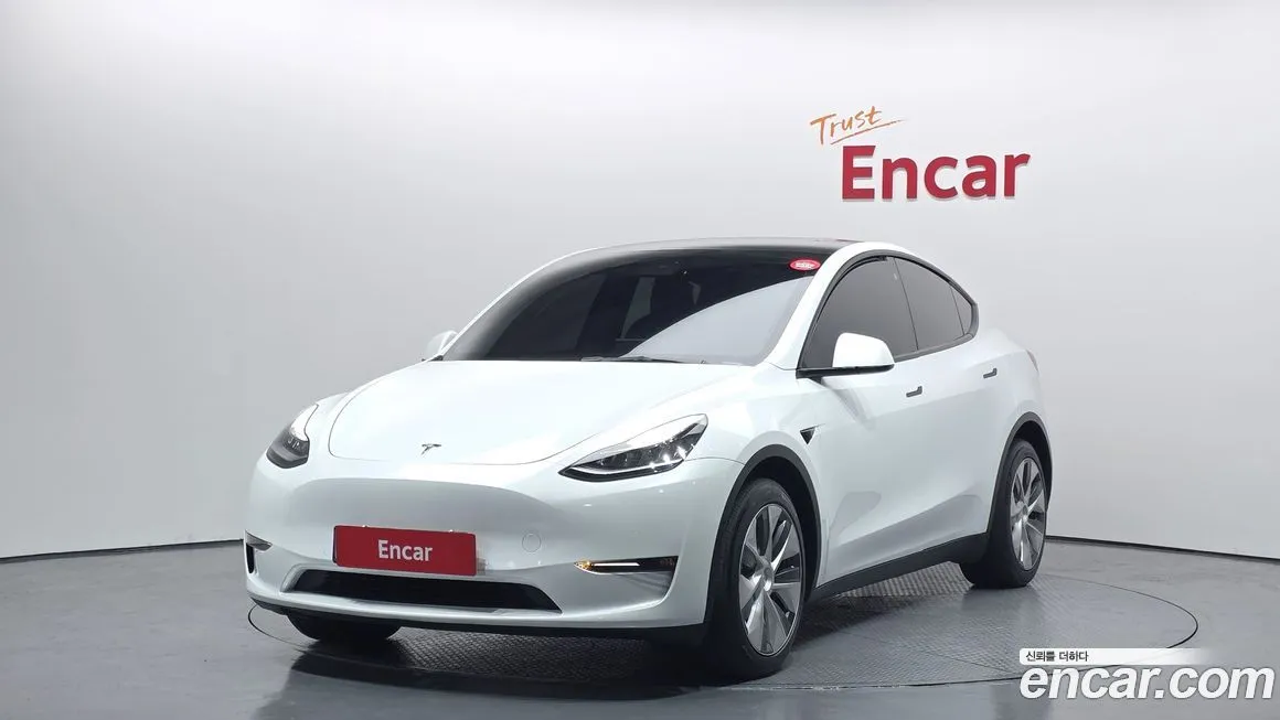 Tesla Model Y — фото 1