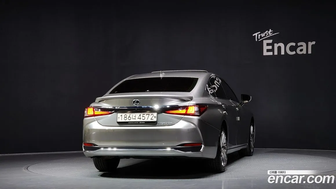 Lexus ES — фото 4