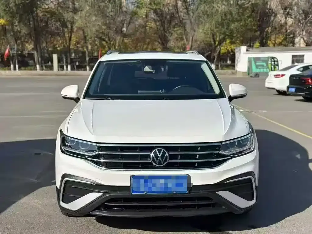 Volkswagen Tiguan L — фото 2
