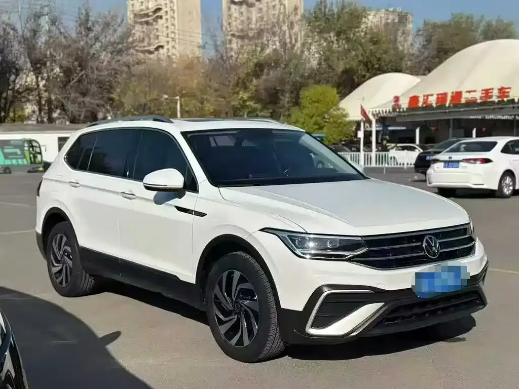 Volkswagen Tiguan L — фото 3