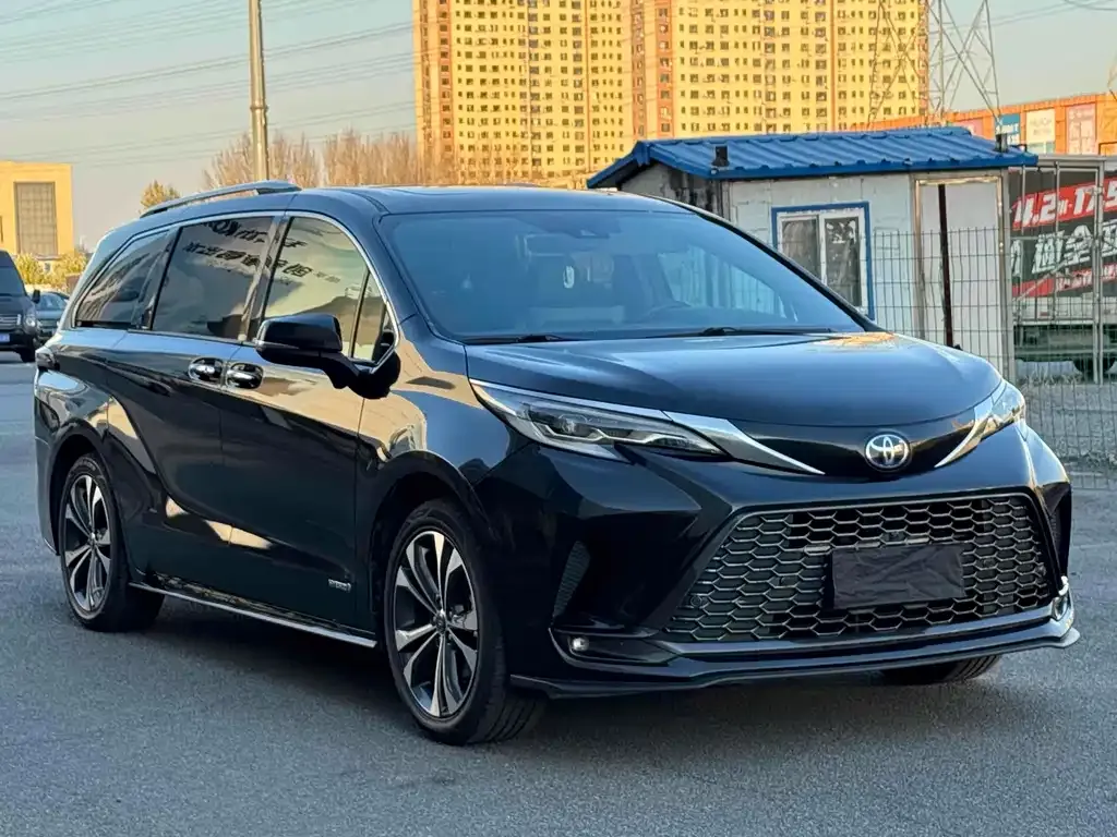 Toyota Granvia — фото 2