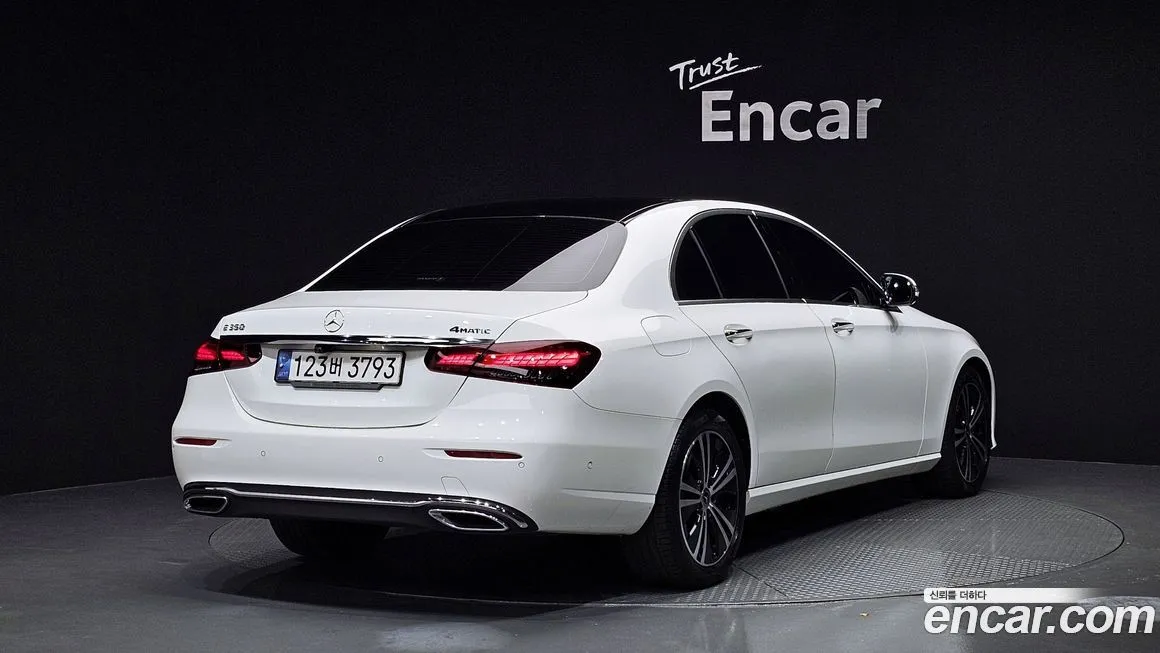 Mercedes-Benz E-Class — фото 2