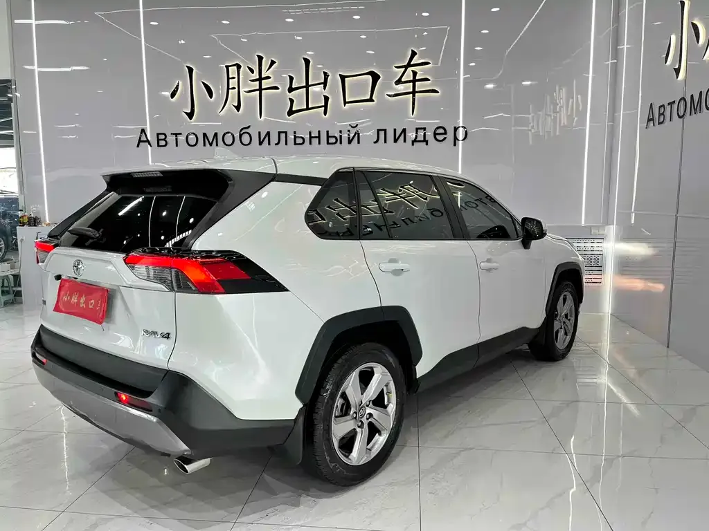 Toyota RAV4 — фото 4