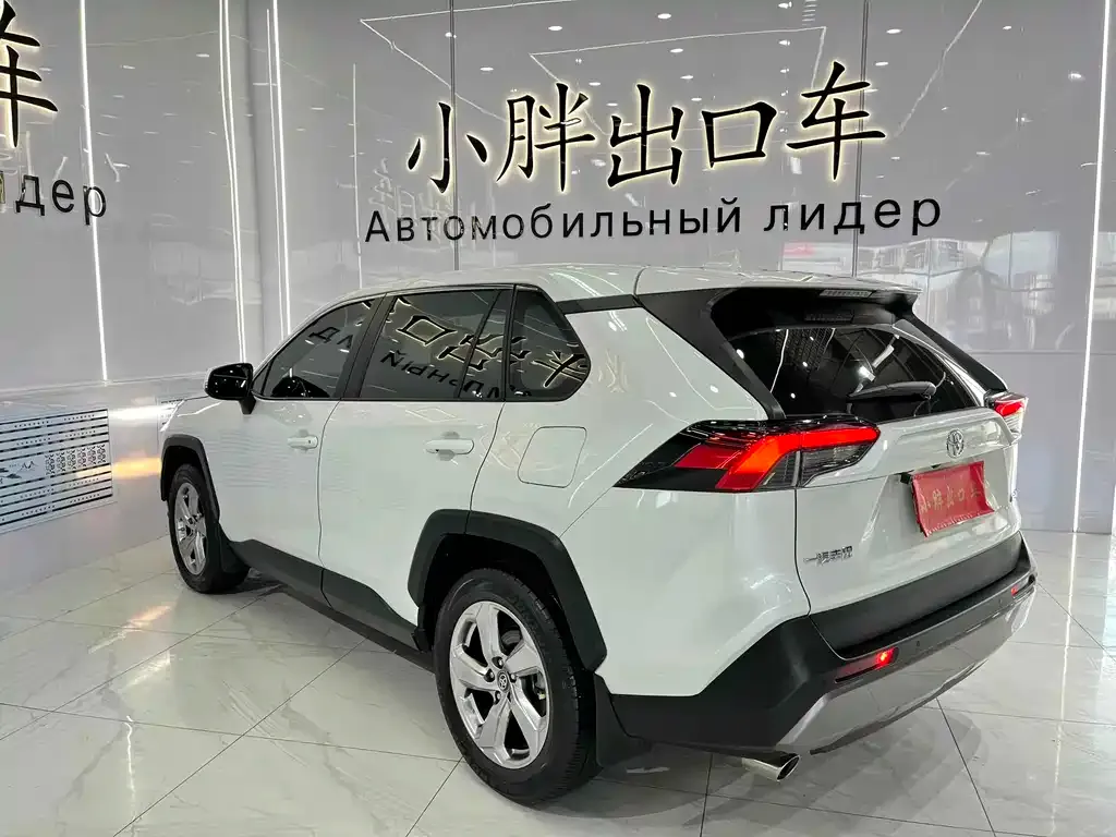 Toyota RAV4 — фото 6