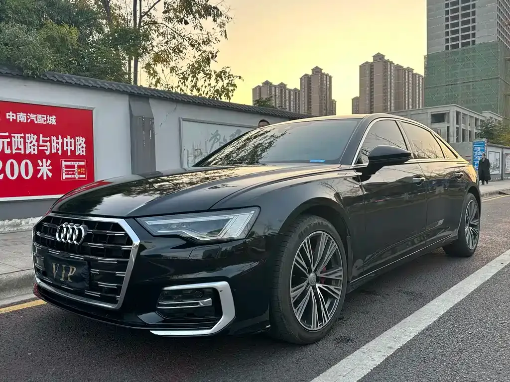 Audi A6L — фото 1