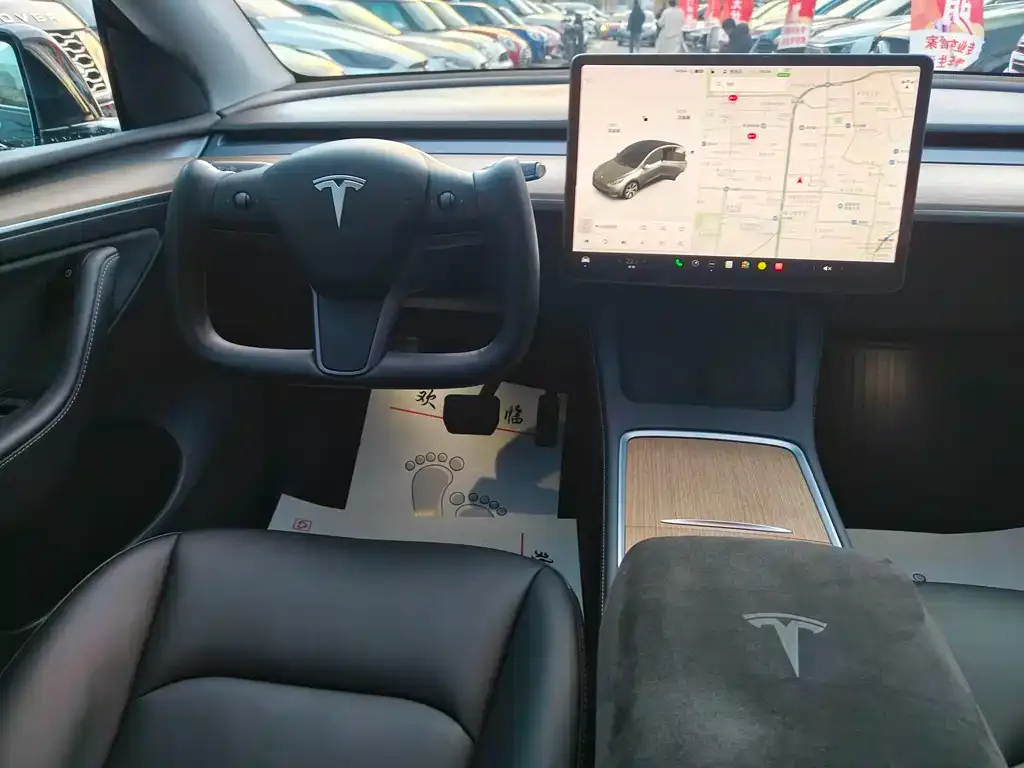 Tesla Model Y — фото 6