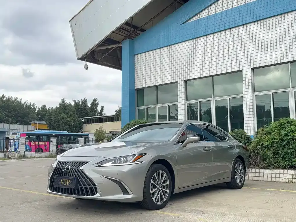 Lexus ES — фото 1