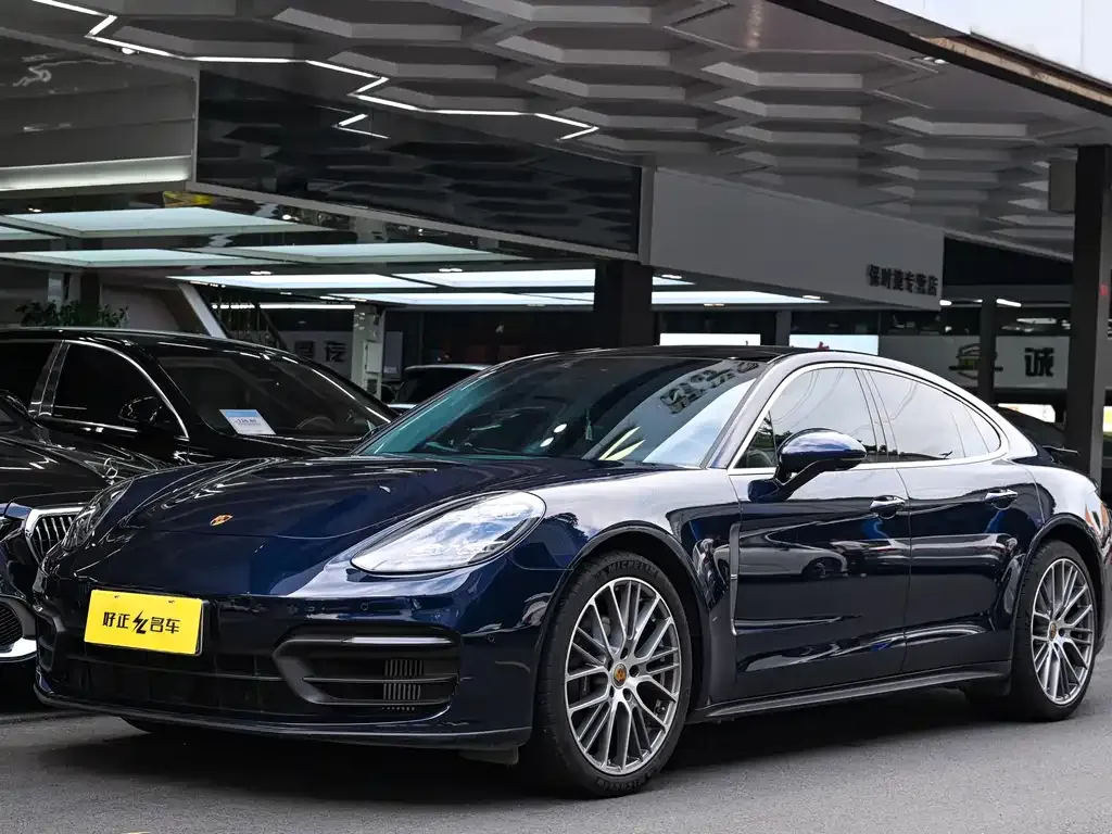 Porsche Panamera — фото 1