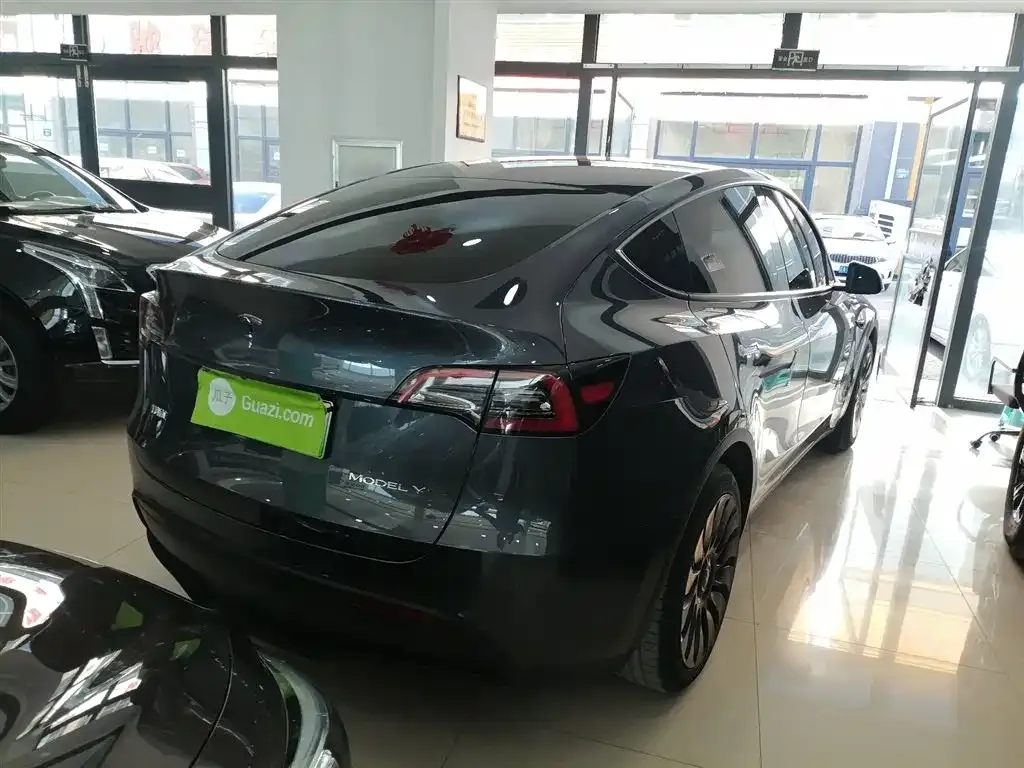 Tesla Model Y — фото 7