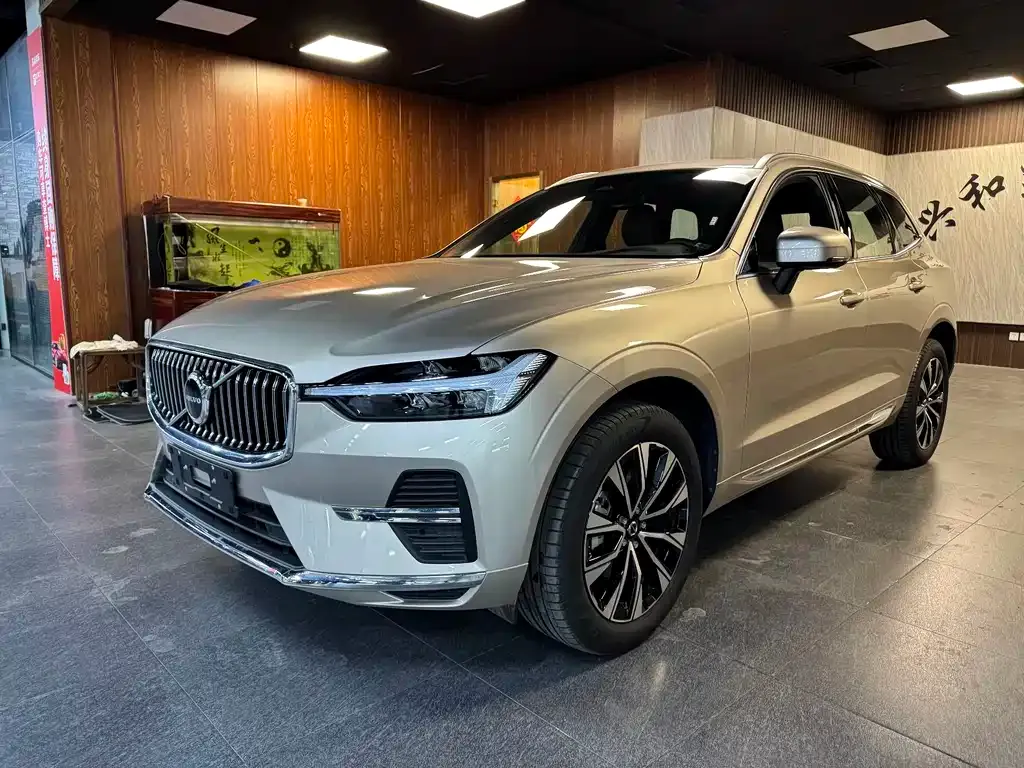 Volvo XC60 — фото 1