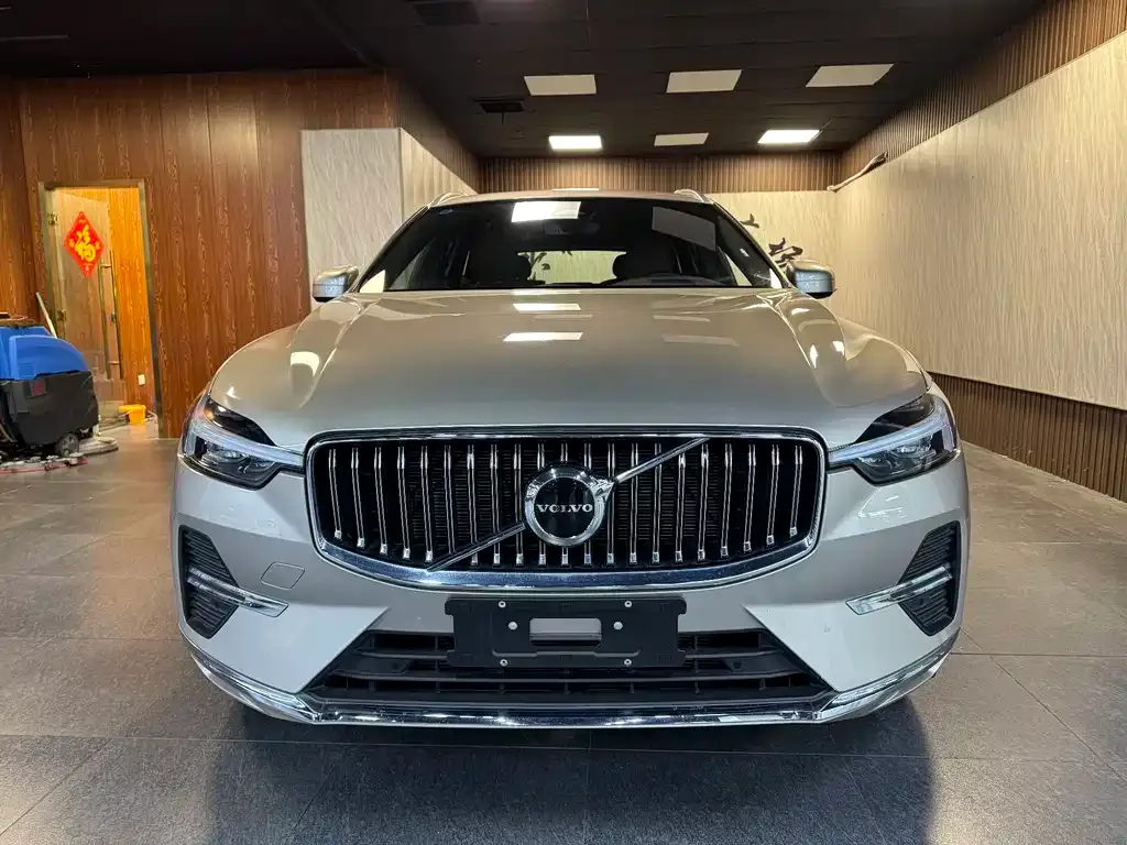 Volvo XC60 — фото 2